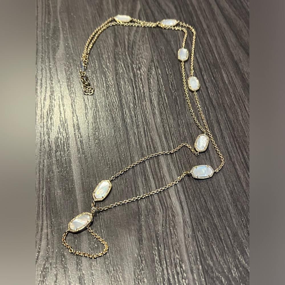 NWOT Kellie pearl station necklace white gold